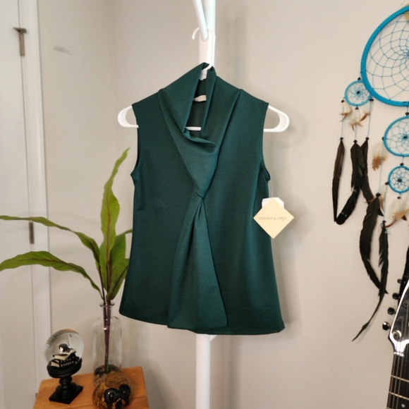 NWT Tiffany and Grey Sleeveless Blouse Small Petite - Picture 1 of 8